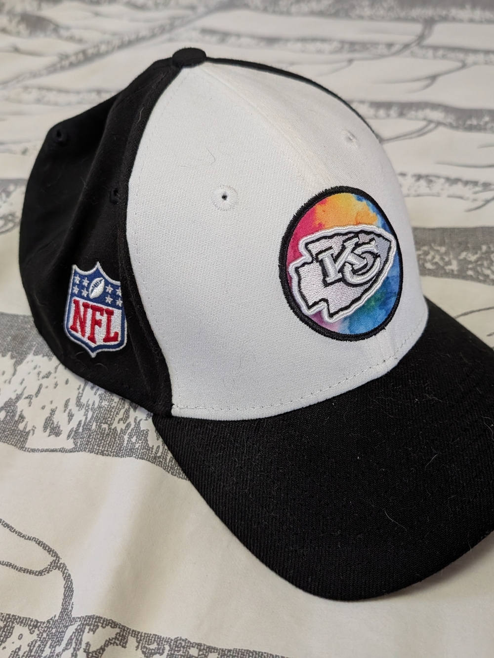 New Era Black & White Kansas City Chiefs Cap with Rainbow Tie-Dye Logo